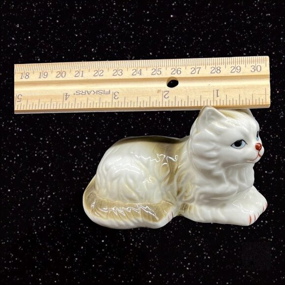Vintage Genuine Bone China White Gray Cat Kitten Figurine Taiwan 3.5”W 2”T - Picture 12 of 12